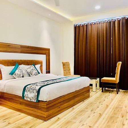 Hotel White House 350 Mtr From Golden Temple Amritsar Exterior foto